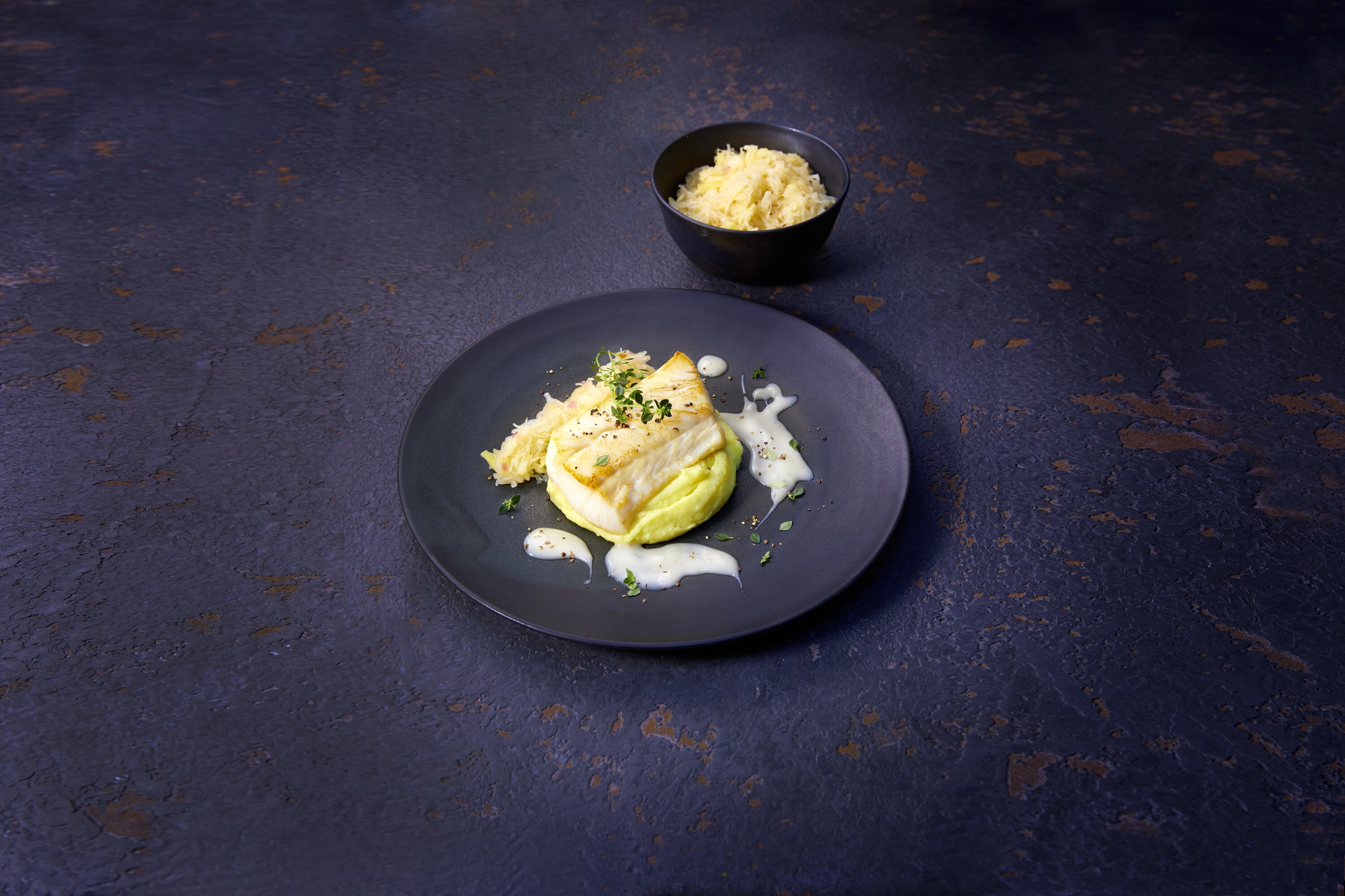 Alaska Kabeljaufilet auf Champagnerkraut und Kartoffelpüree