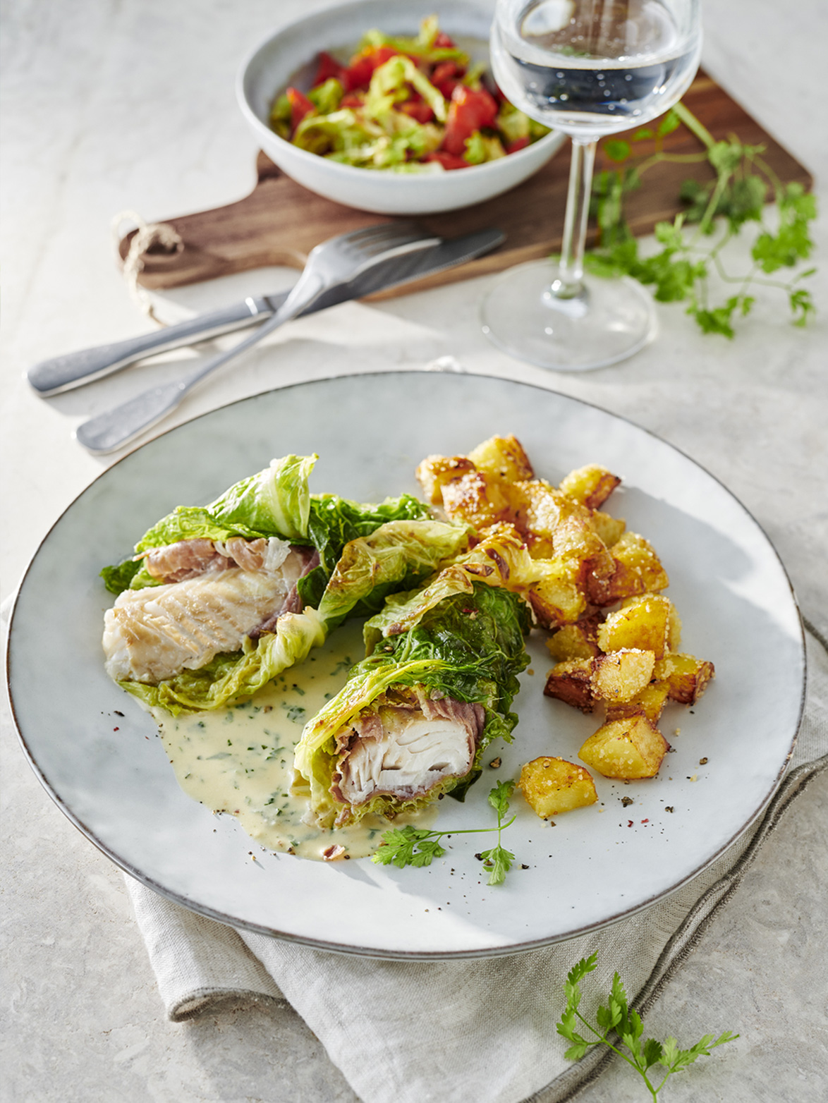 Seelachs in Schinken-Wirsinghülle mit Crémant-Sauce